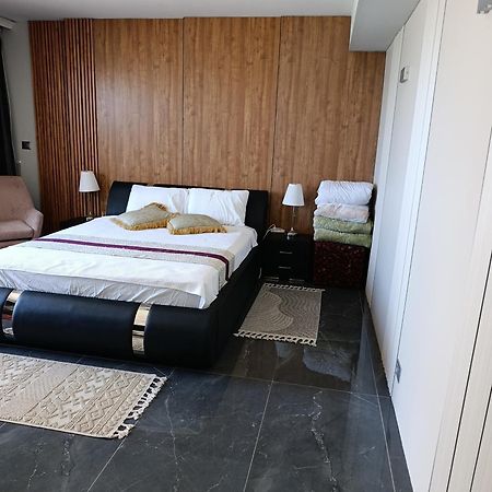 Penthouse Apartment On The Beach バト・ヤム エクステリア 写真