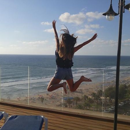 Penthouse Apartment On The Beach バト・ヤム エクステリア 写真