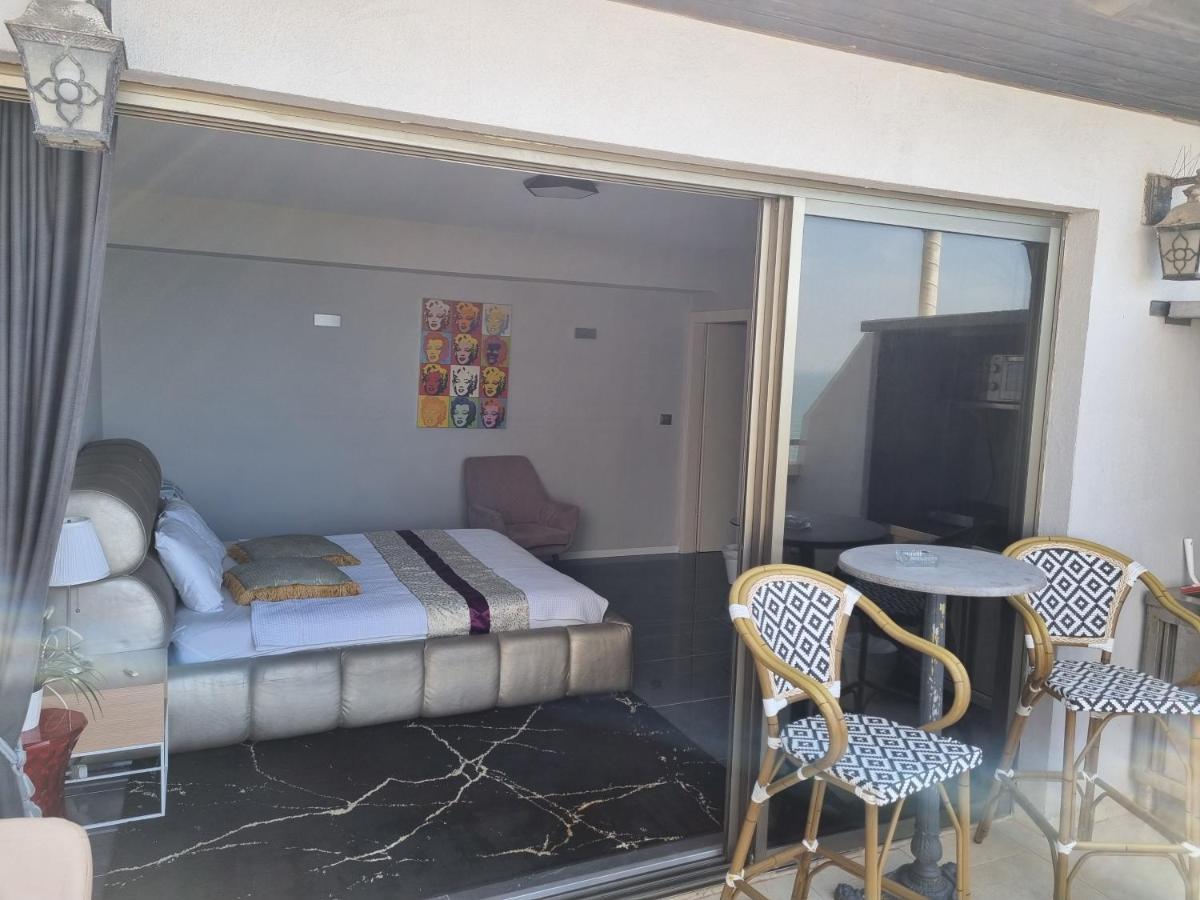 Penthouse Apartment On The Beach バト・ヤム エクステリア 写真