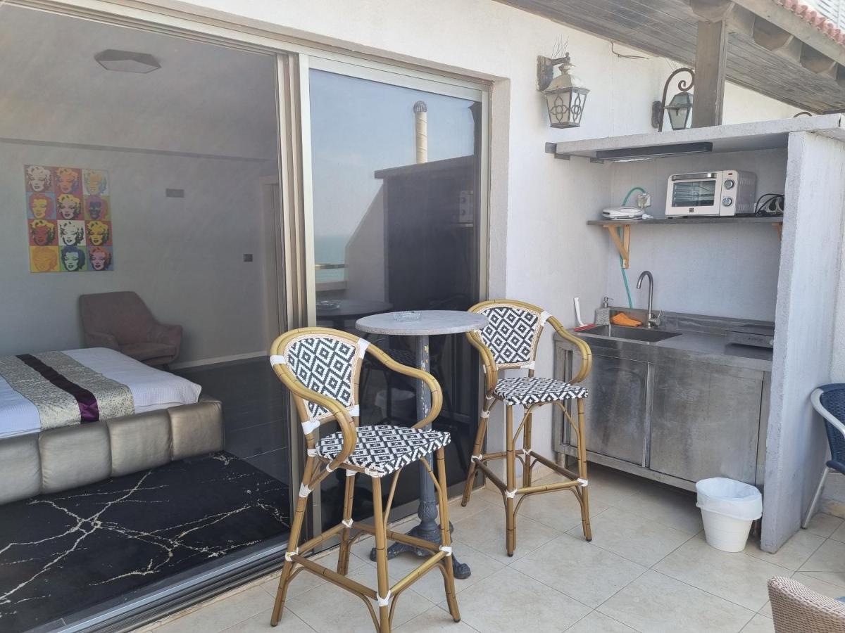 Penthouse Apartment On The Beach バト・ヤム エクステリア 写真