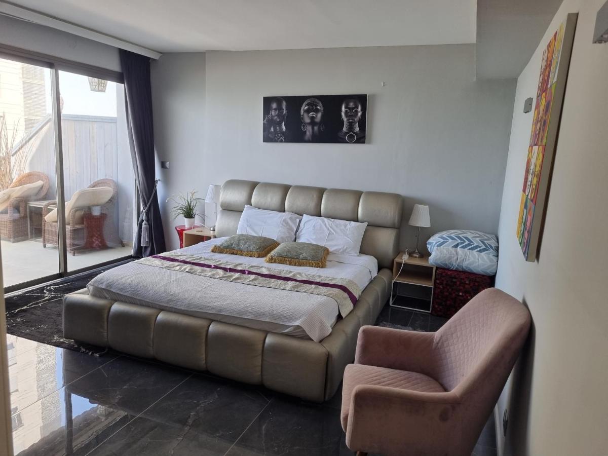 Penthouse Apartment On The Beach バト・ヤム エクステリア 写真