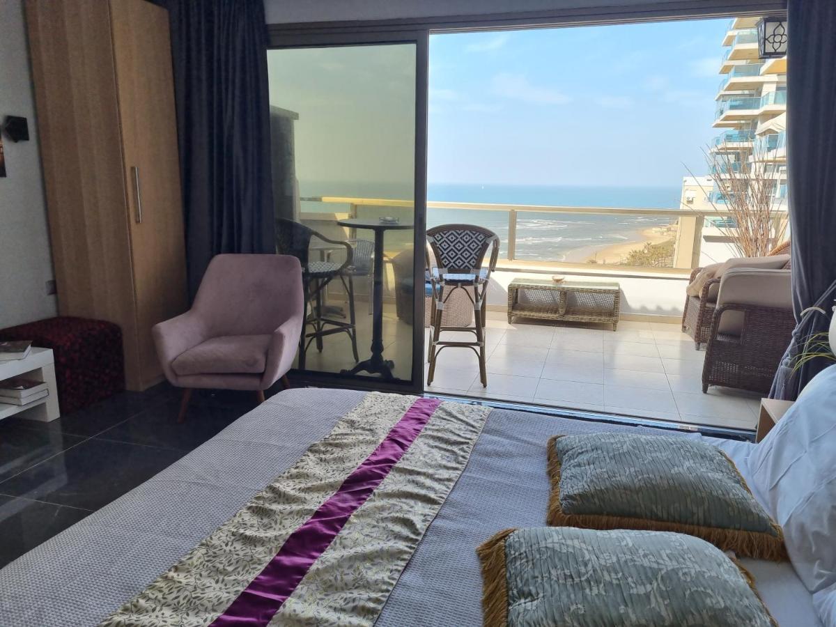 Penthouse Apartment On The Beach バト・ヤム エクステリア 写真