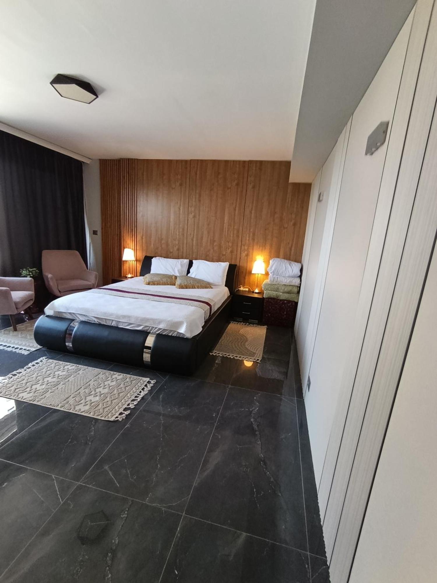 Penthouse Apartment On The Beach バト・ヤム エクステリア 写真