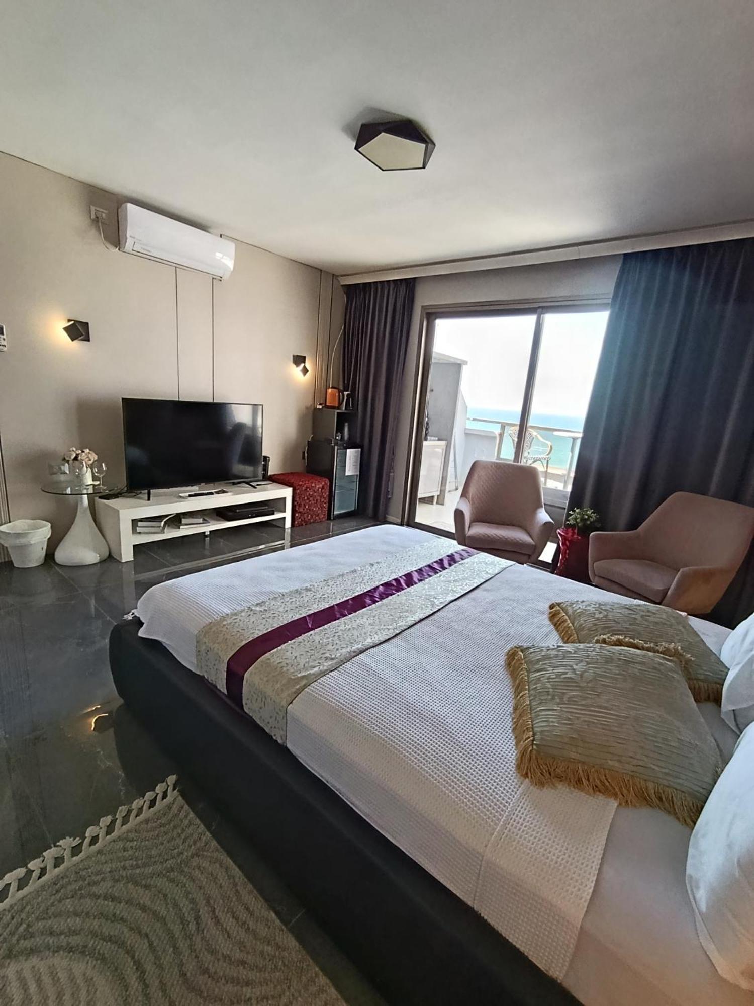 Penthouse Apartment On The Beach バト・ヤム エクステリア 写真