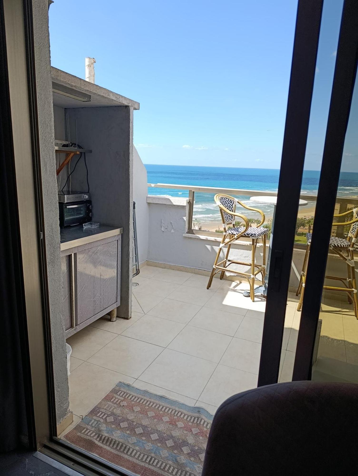 Penthouse Apartment On The Beach バト・ヤム 部屋 写真