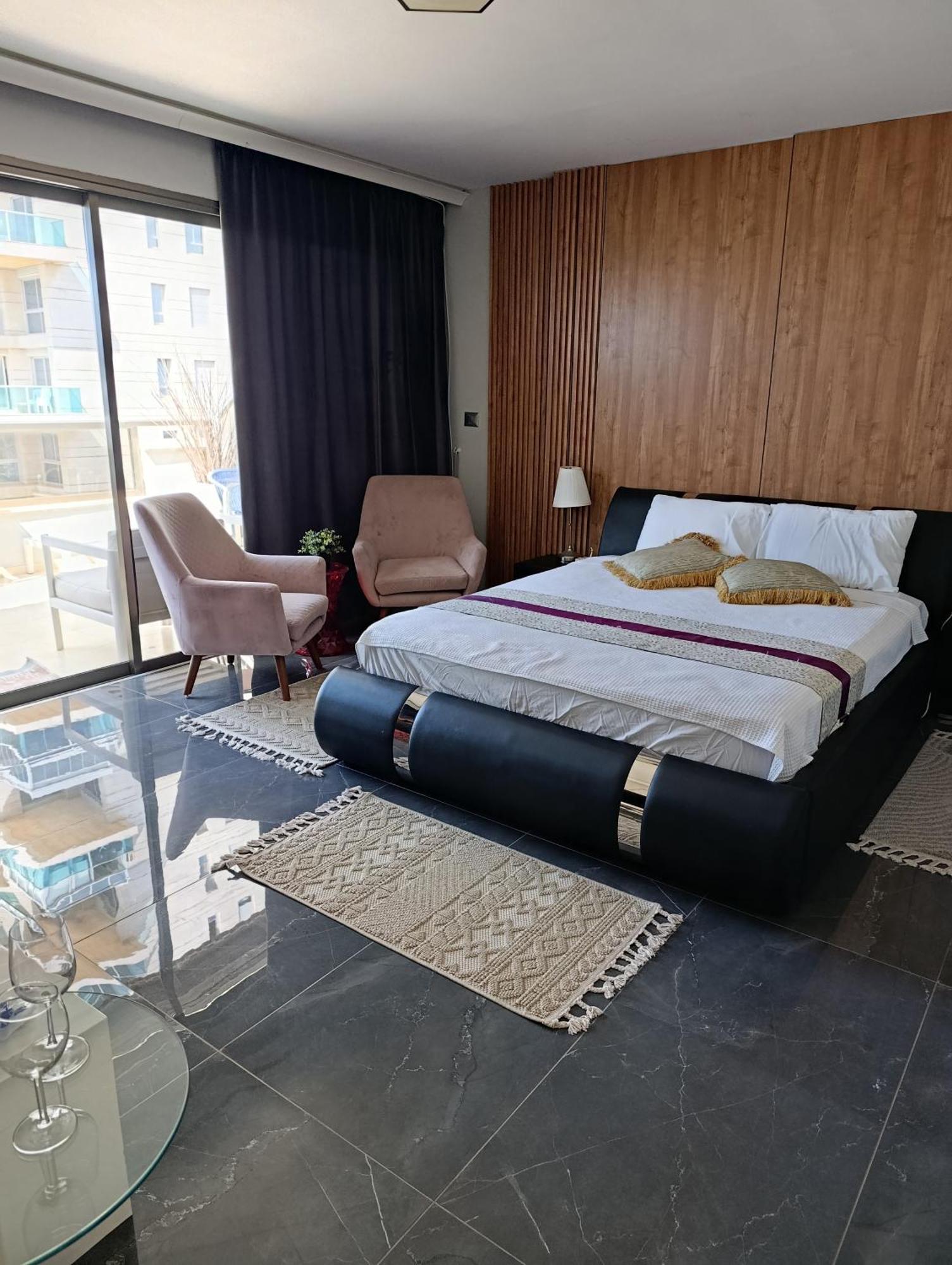 Penthouse Apartment On The Beach バト・ヤム 部屋 写真