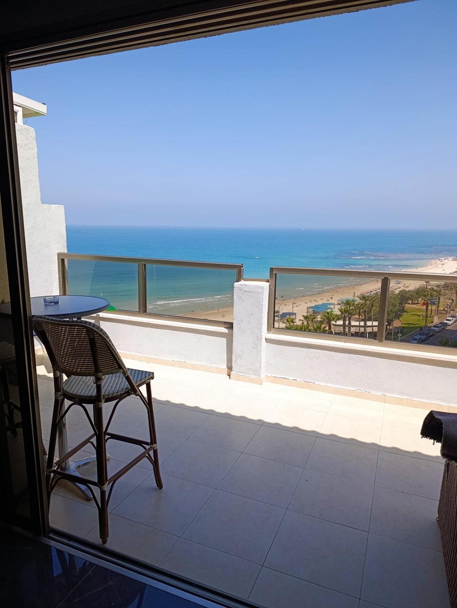 Penthouse Apartment On The Beach バト・ヤム 部屋 写真