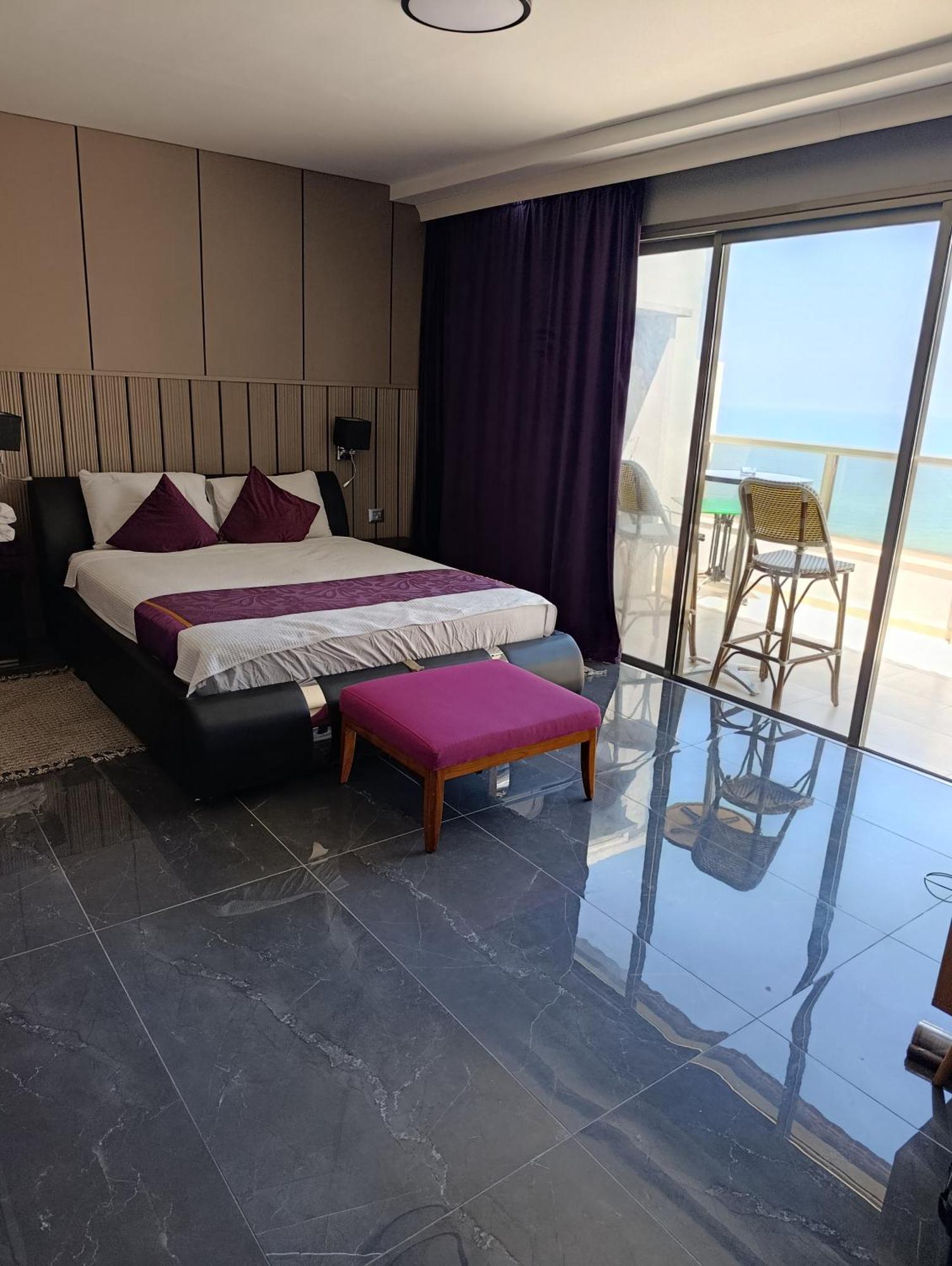 Penthouse Apartment On The Beach バト・ヤム 部屋 写真