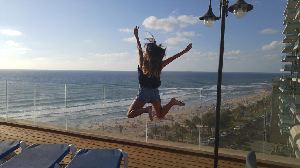 Penthouse Apartment On The Beach バト・ヤム エクステリア 写真