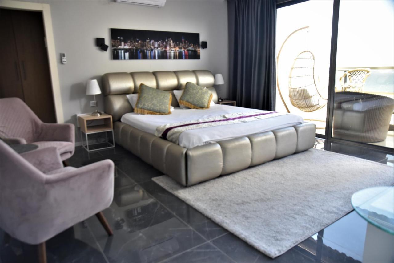 Penthouse Apartment On The Beach バト・ヤム エクステリア 写真