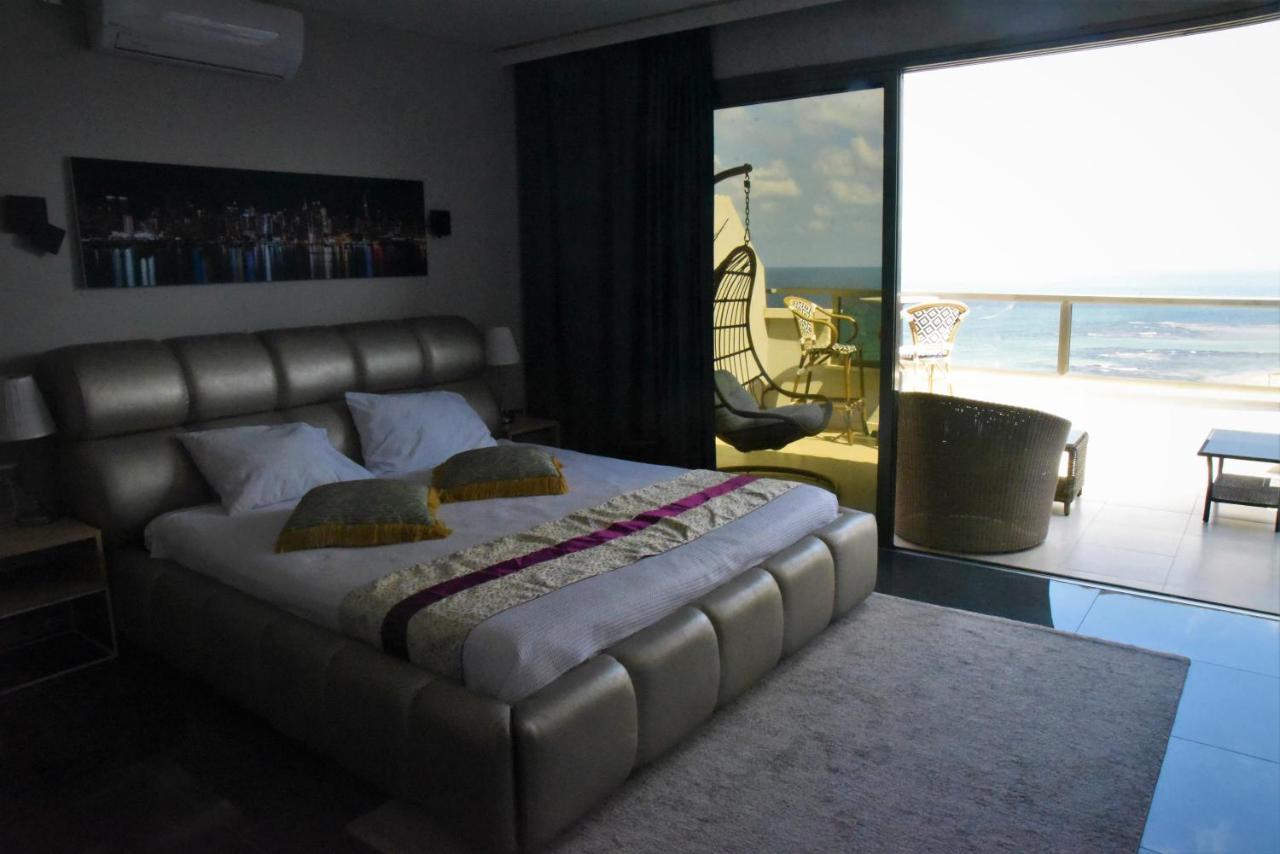 Penthouse Apartment On The Beach バト・ヤム エクステリア 写真