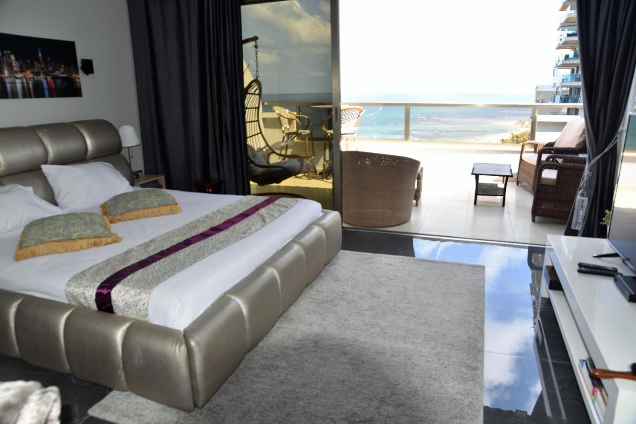 Penthouse Apartment On The Beach バト・ヤム エクステリア 写真