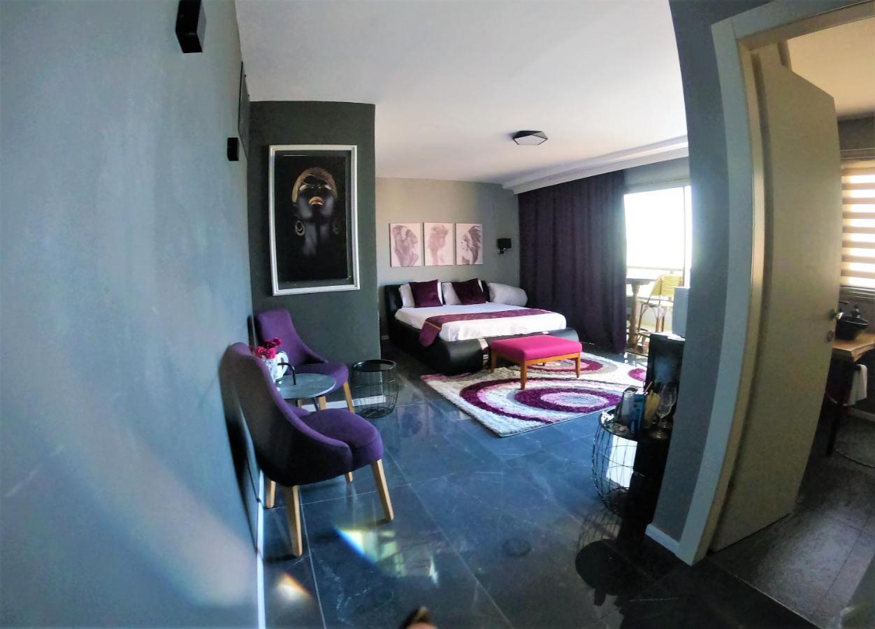 Penthouse Apartment On The Beach バト・ヤム エクステリア 写真