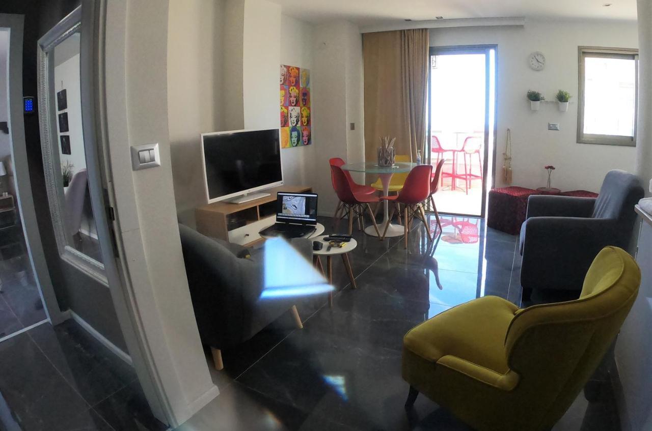 Penthouse Apartment On The Beach バト・ヤム エクステリア 写真