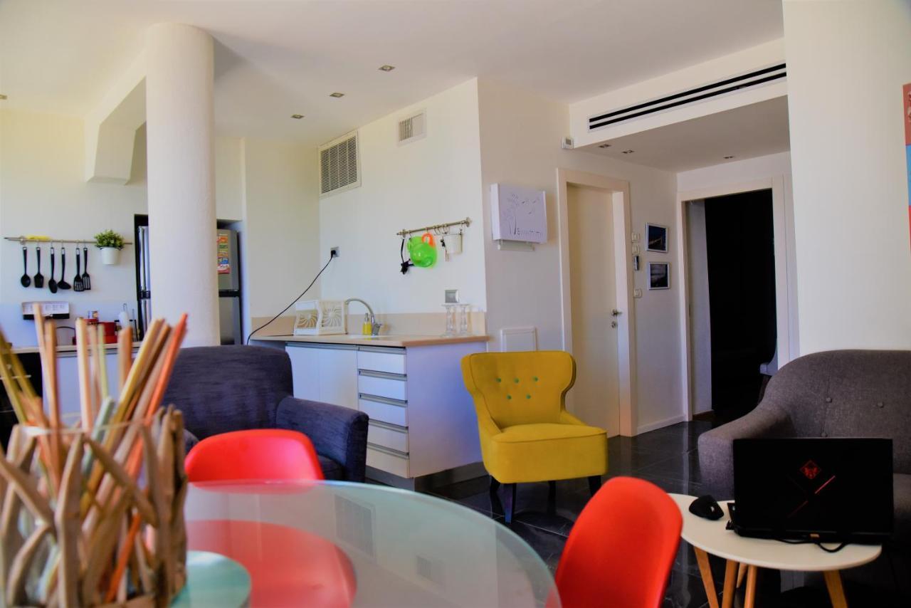 Penthouse Apartment On The Beach バト・ヤム エクステリア 写真